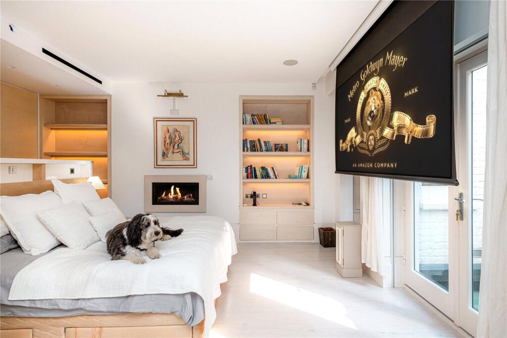 5 bedroom mews house for sale in Adams Row, Mayfair, London, W1K